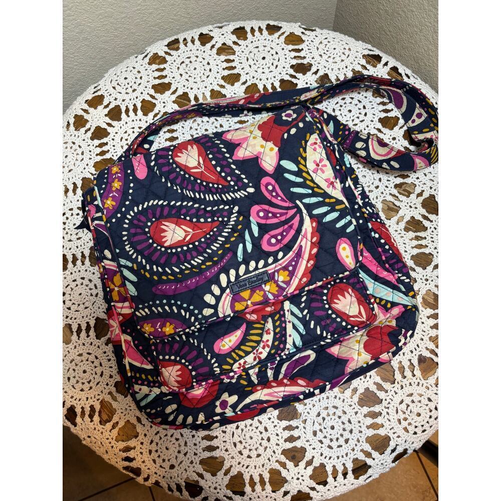 Vera Bradley quilted handbag with adjustable strap in excellent condition